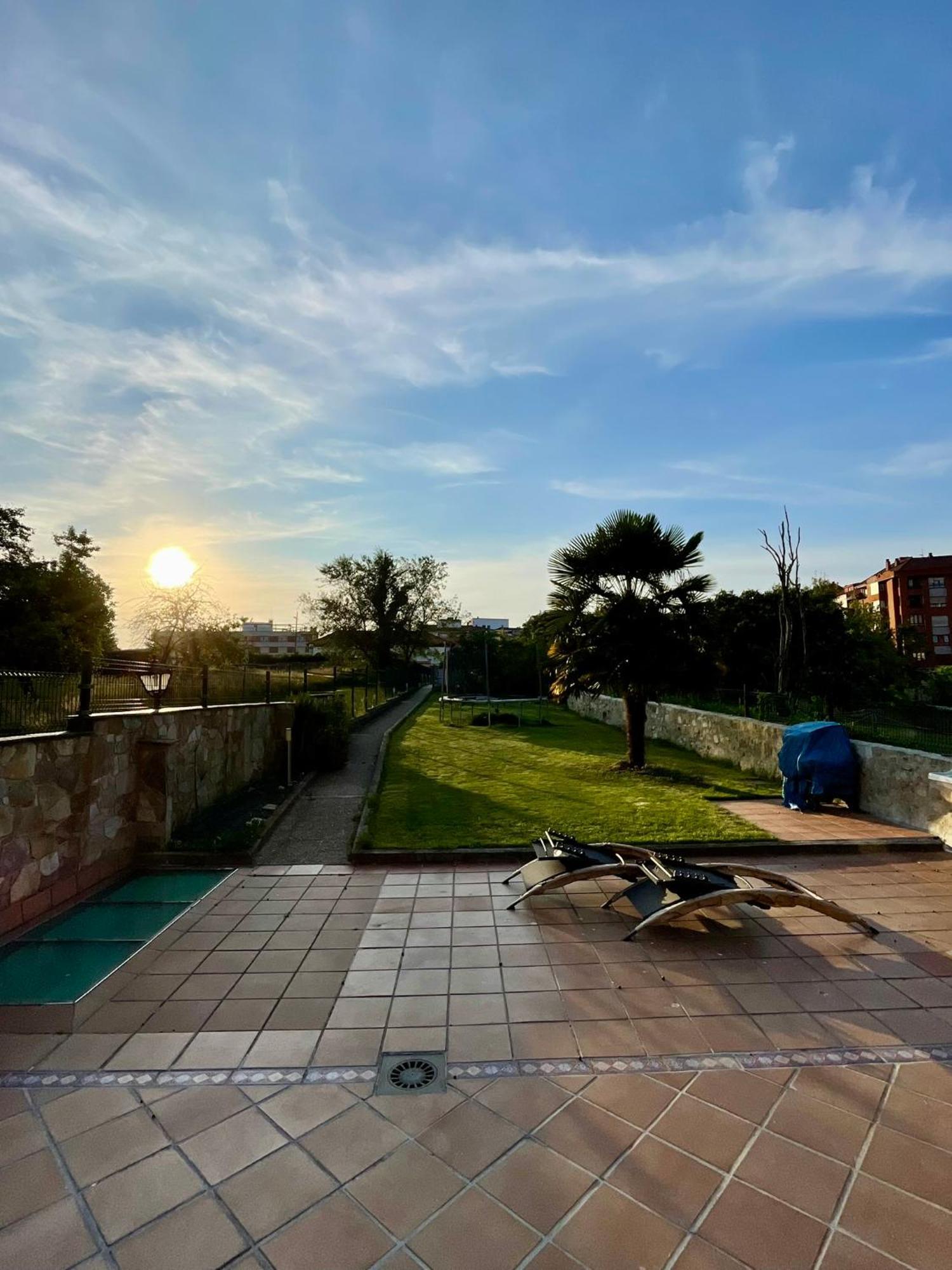 La Santina Y Su Jardin Apartment Aviles Exterior photo